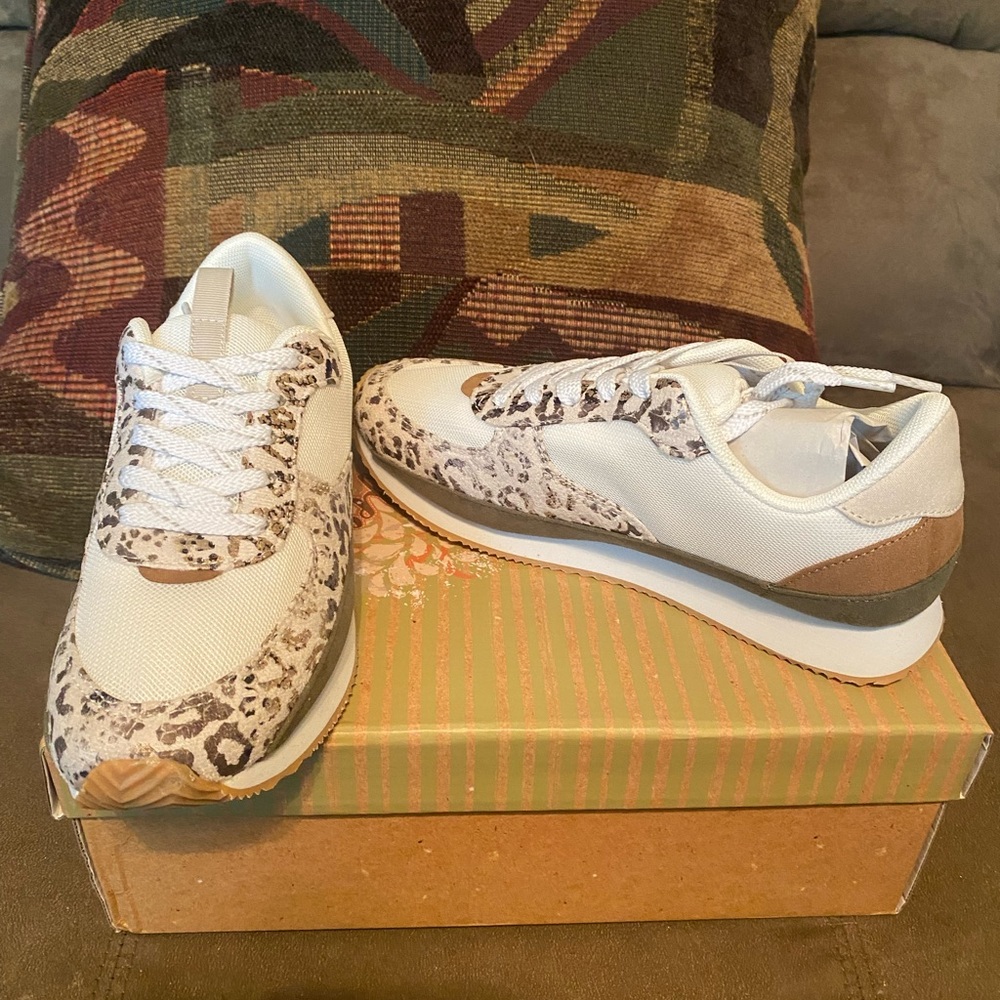Very G never worn Gone Wild sneakers